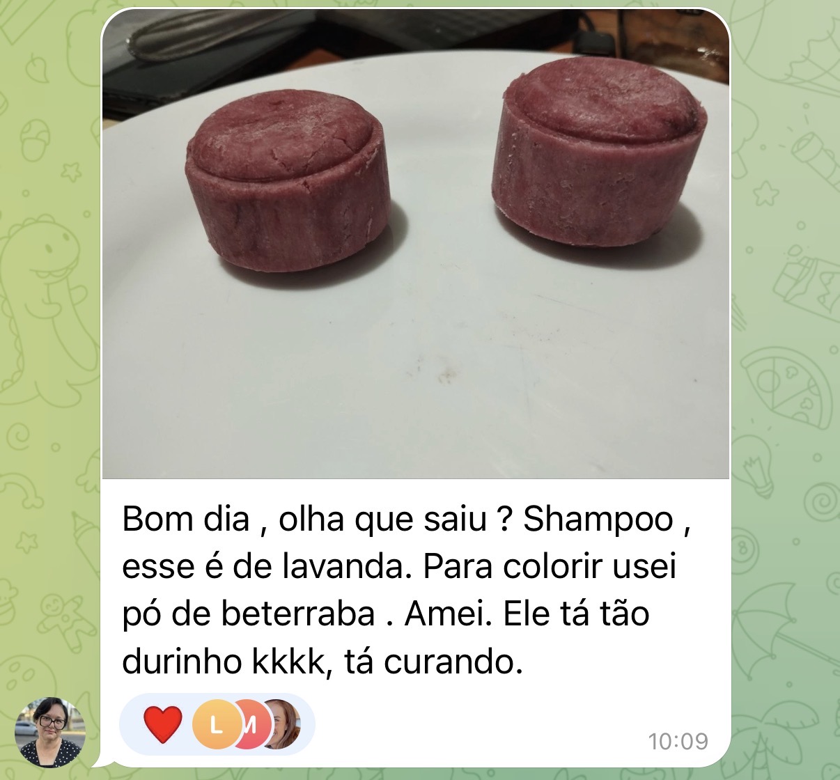 Bálsamo labial artesanal com ingredientes naturais Bálsamo labial artesanal com ingredientes naturais